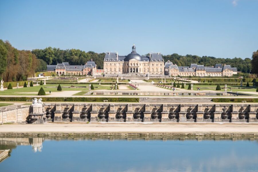 From Paris: Chateau de Fontainebleau & Vaux-Le-Vicomte Tour - Fontainebleau lunch break, then Napoleon’s Throne