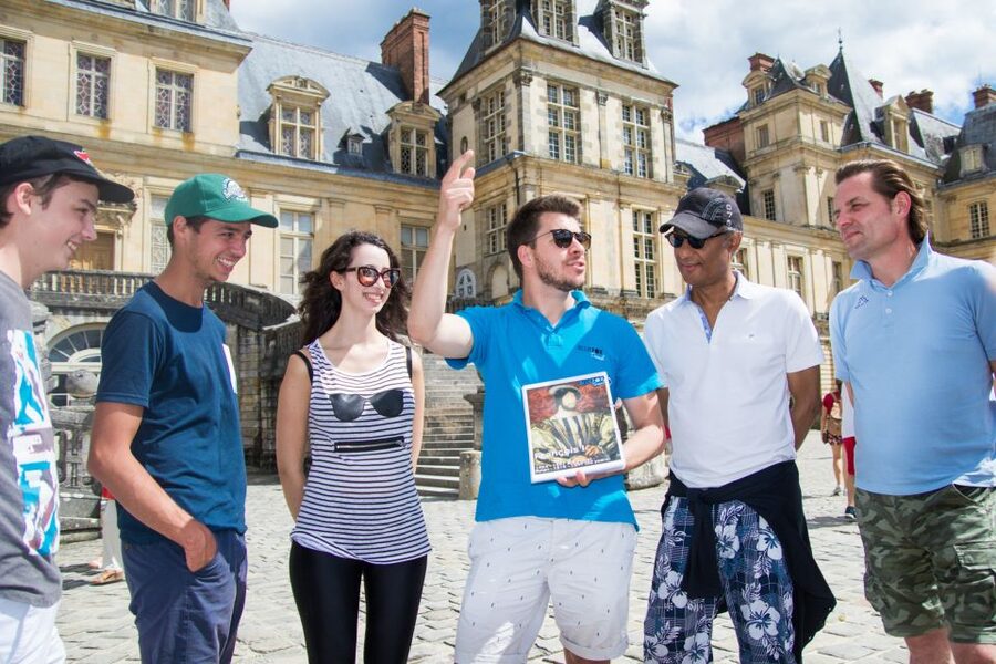 From Paris: Chateau de Fontainebleau & Vaux-Le-Vicomte Tour - Chateau de Fontainebleau in 2 hours: 1,500 rooms, focused viewing