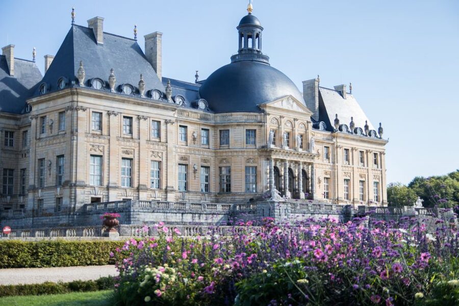 From Paris: Chateau de Fontainebleau & Vaux-Le-Vicomte Tour - The guide factor: how the best days feel smoother