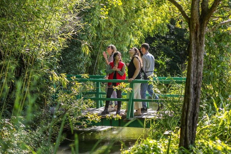 From Paris: Day Trip to Giverny & Versailles with Lunch - Morning in Giverny: Monet’s house and color-filled gardens