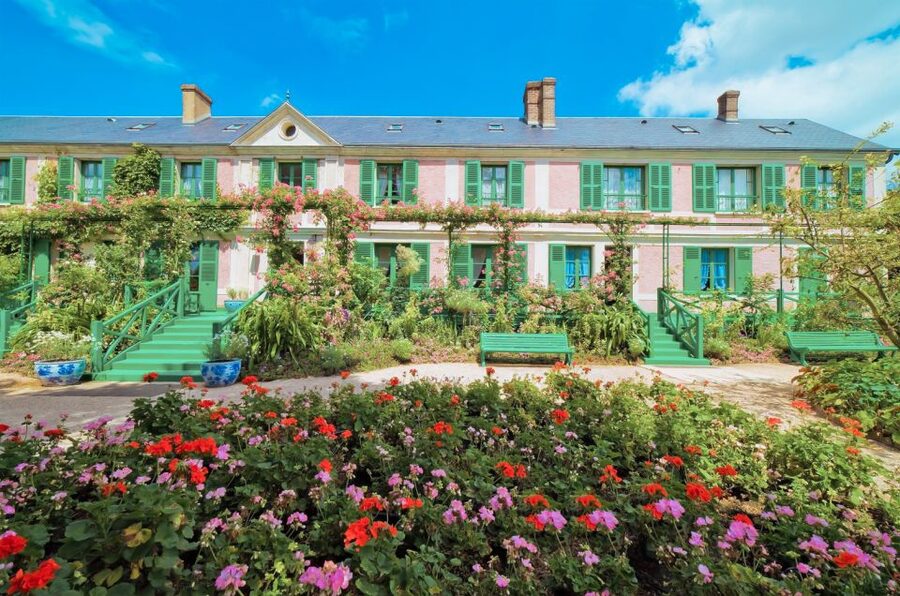 From Paris: Day Trip to Giverny & Versailles with Lunch - Guides like Nati, Camille, Manuela, and Clemence make the day
