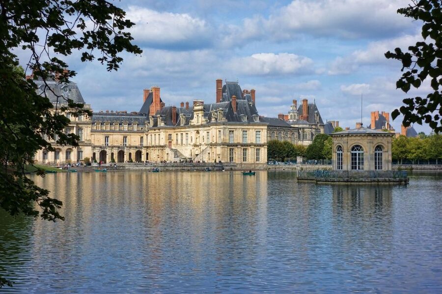 From Paris: Fontainebleau & Vaux-le-Vicomte Private Tour - French Gardens Time at Vaux-le-Vicomte: Walk It Your Way
