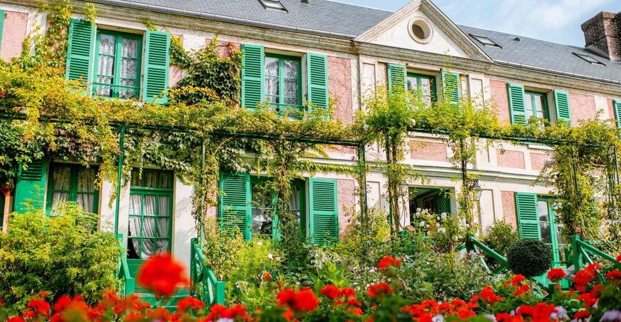 From Paris: Giverny and Versailles Palace Guided Day Trip - Price and value: what you get for $163 per person
