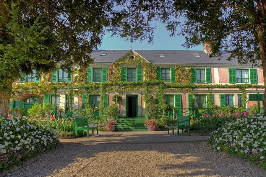 From Paris: Giverny and Versailles Private Full-Day Trip - Inside Versailles Palace: Hall of Mirrors and Royal Apartments