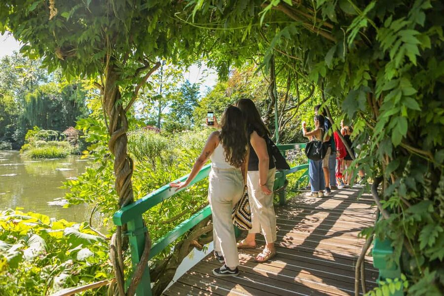 From Paris: Giverny Audio-Guided Tour - Key points before you go