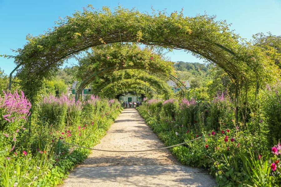 From Paris: Giverny Day Trip with Audio Guide or Live Guide - Timing, crowds, and how to avoid feeling rushed
