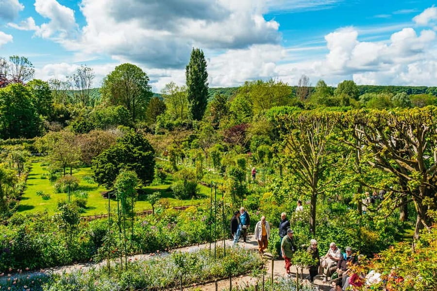 From Paris: Giverny, Monet’s Home & Gardens Half-Day Trip - Giverny Village Time and the Tomb Photo Stop
