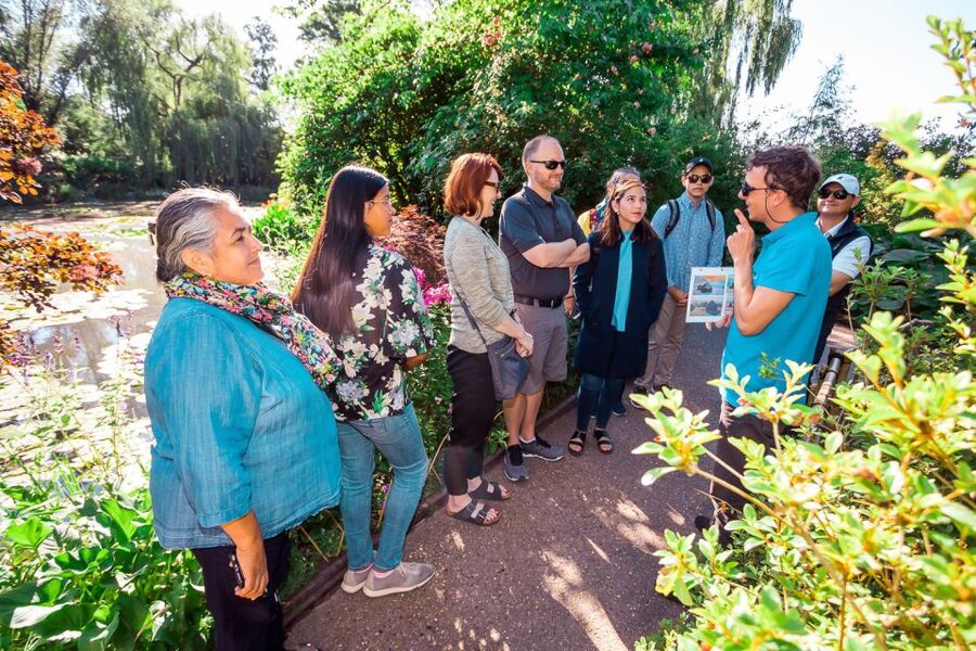 From Paris: Guided Day Trip to Monet's Garden in Giverny - From Paris to Giverny in a minibus, with a rhythm that matters