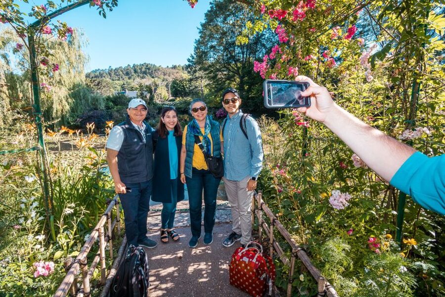 From Paris: Guided Day Trip to Monet's Garden in Giverny - The guide makes the difference: the timing skills you’ll feel