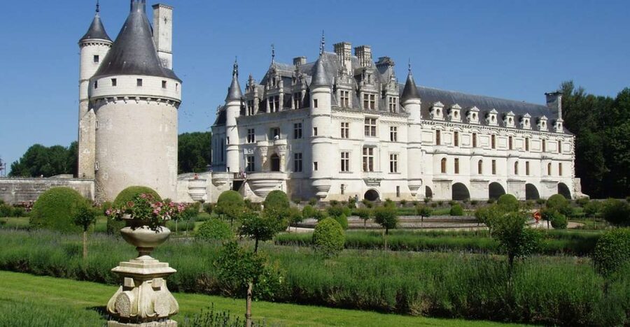 From Paris: Loire Valley Castles Full-Day Tour with Lunch - Key moments that make this day trip work