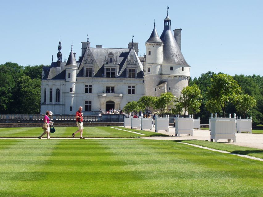 From Paris: Loire Valley Castles Full-Day Tour with Lunch - Chateau d’Amboise: royal residence, Renaissance roots, and Gothic meets modern