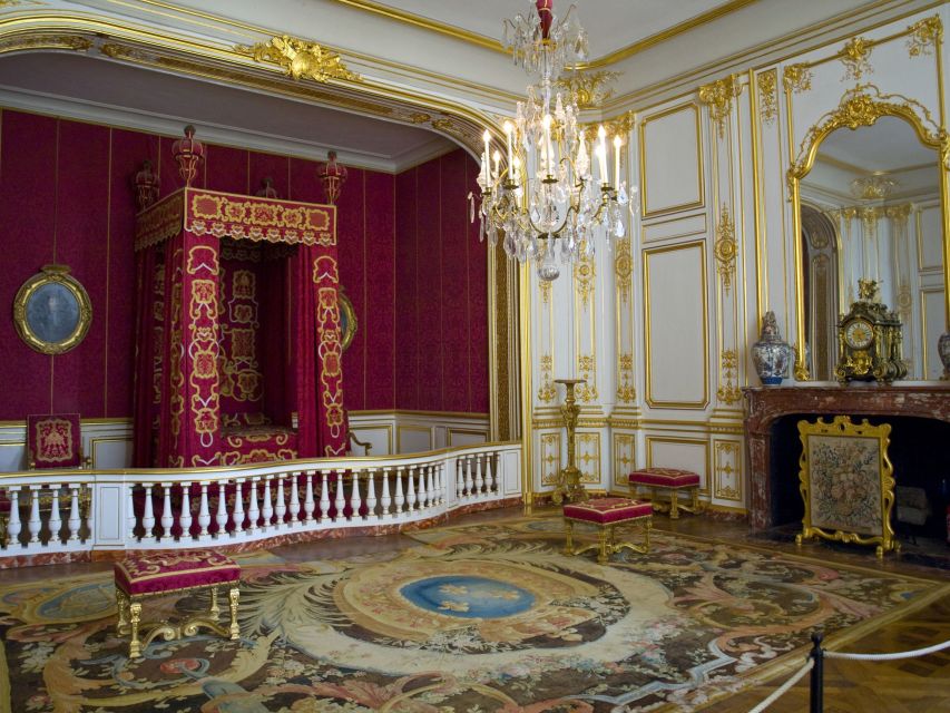 From Paris: Loire Valley Castles Tour with Hotel Transfers - Cheverny: French Art of Living, Gardens Included