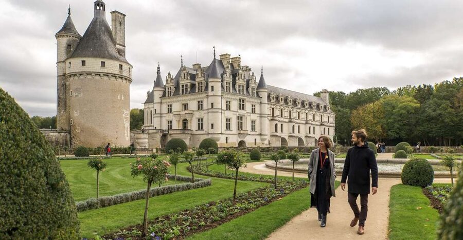 From Paris: Loire Valley Castles Tour with Hotel Transfers - Lunch Planning: Free Time, Not a Meal Ticket