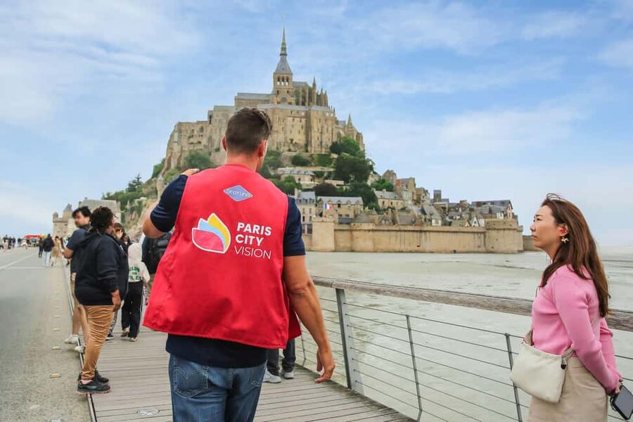 From Paris: Mont Saint-Michel Tour with Hotel Pickup Service - Key points if you only read the good stuff