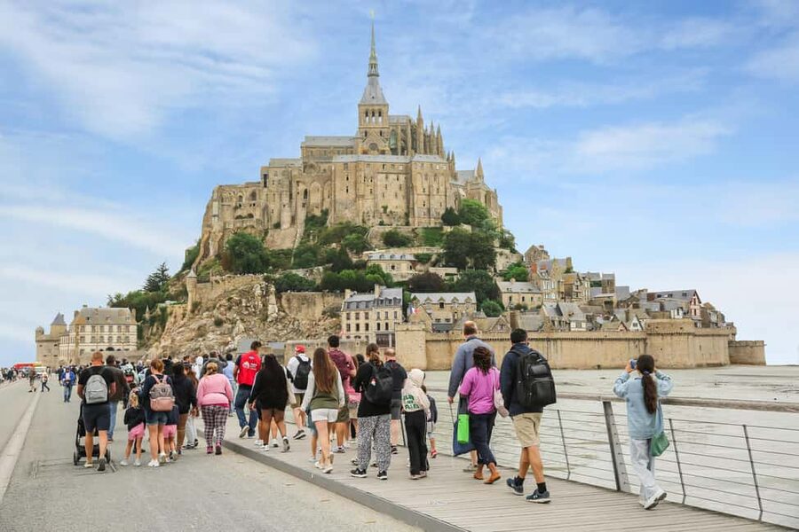 From Paris: Mont Saint-Michel Tour with Hotel Pickup Service - From Paris to Mont Saint-Michel: what a 14-hour day really feels like