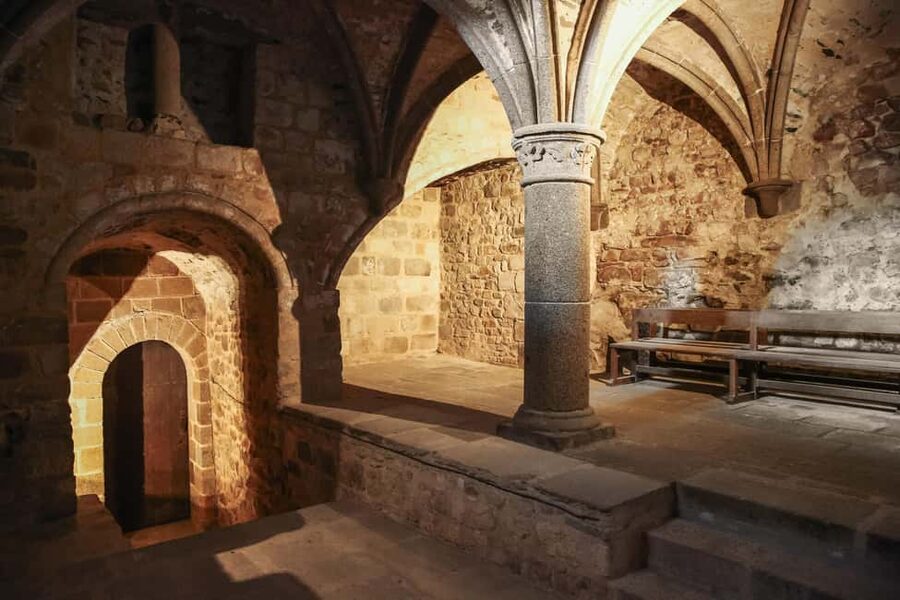 From Paris: Mont Saint-Michel Tour with Hotel Pickup Service - The abbey visit: skipping the ticket line and staying oriented
