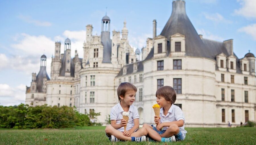 From Paris: Mont St Michel and Loire Valley 2 Day Tour - Languages and guide delivery: English and Spanish matter here
