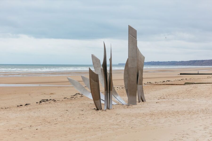 From Paris: Normandy D-Day Landing Beaches Full-Day Tour - Longues-sur-Mer battery: the coastline defenses that set the tone