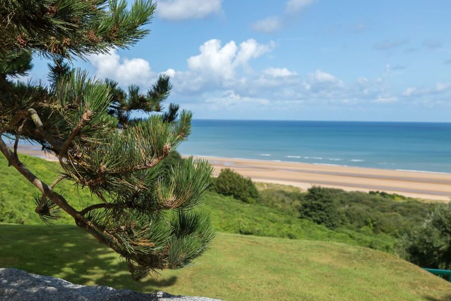 From Paris: Normandy Landing Beaches D-Day Tour by Minibus - Colleville sur Mer American Cemetery: the Visitor Center and the memorial itself