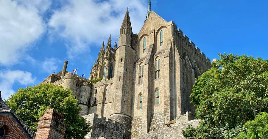 From Paris: Private Mont Saint-Michel & Normandy D-Day Tour - Paris to Normandy in a Mercedes, with your day mapped out