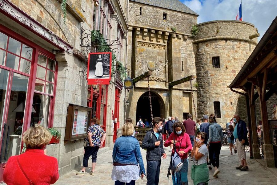 From Paris: Private Mont Saint-Michel & Normandy D-Day Tour - Omaha Beach and Monument SIGNAL: the scale hits in a few moments