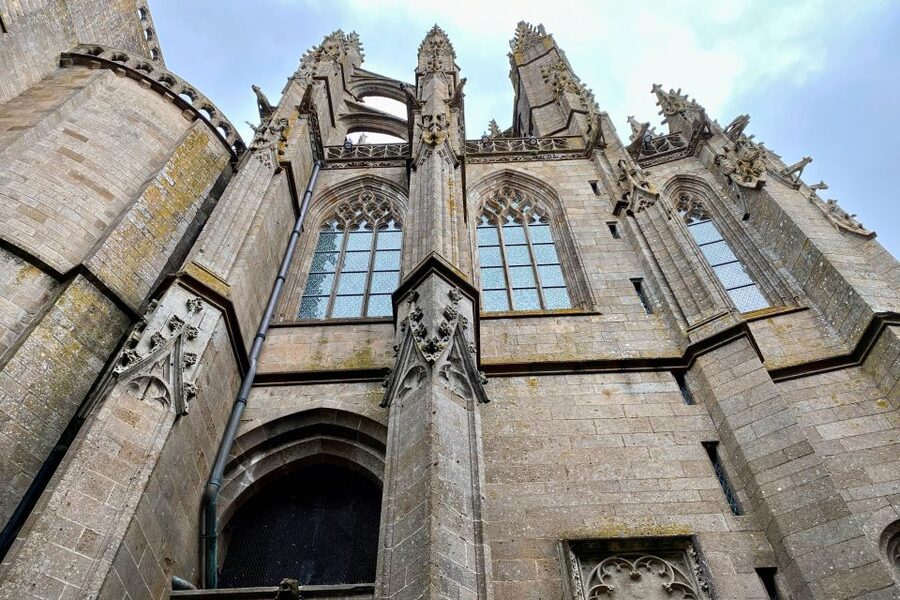 From Paris: Private Mont Saint-Michel & Normandy D-Day Tour - Abbey time plus panoramic views: the payoff of the schedule
