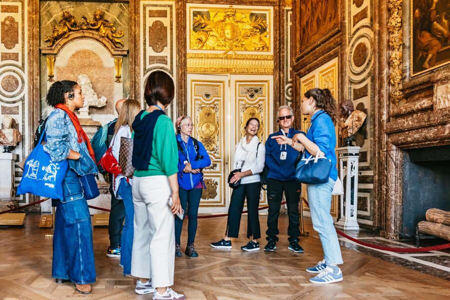 From Paris: Skip-the-Line Palace of Versailles Bike Tour - Final bike loop and scenic views back toward the palace area