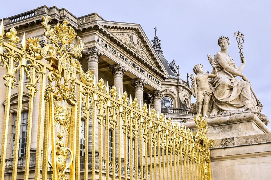 From Paris: Versailles Palace & Gardens with Transportation - Crowds, room closures, and how to protect your enjoyment