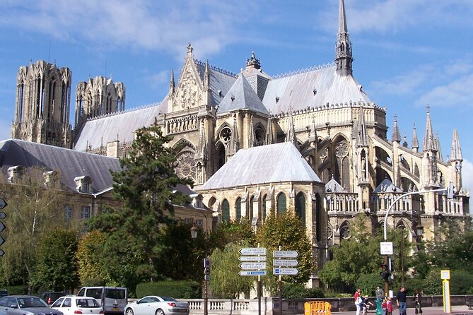 Full Day All-inclusive Tour in Champagne from Paris in a Minivan - Reims lunch at Au petit comptoir, plus wine with your meal