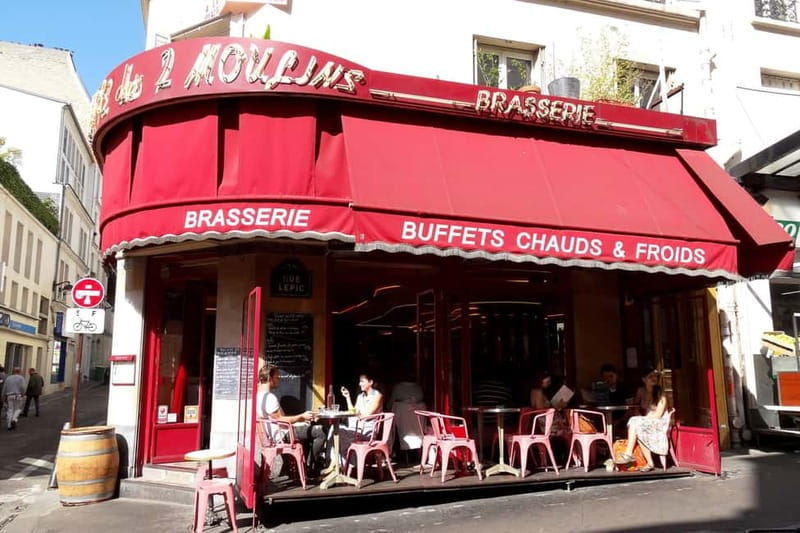 German private Walking Tour through Montmartre & Passages - Starting at Blanche, right in front of Moulin Rouge