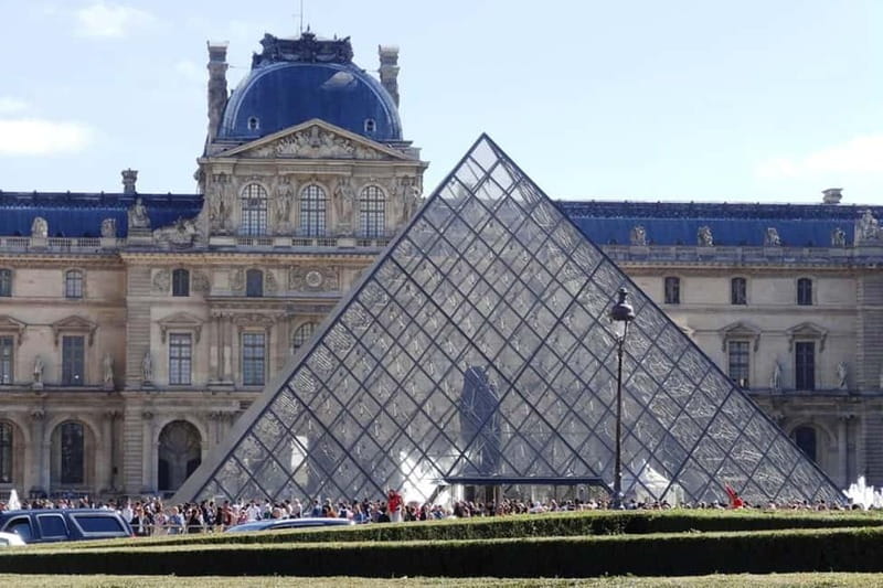 German private Walking Tour through Montmartre & Passages - Montmartre beyond the crowds, with quiet side streets