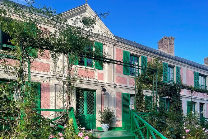 Giverny and Versailles Day Tour in a very small groupe from Paris - Meet at Le Mirabeau, then let someone else handle the flow