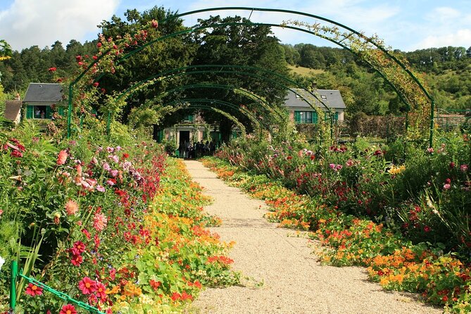 Giverny Half-Day Guided Tour from Paris - Skip-the-line Giverny from Paris, minus the waiting game