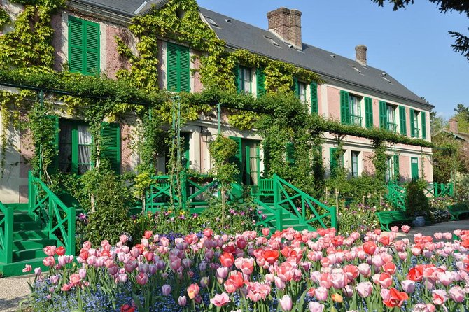 Giverny's House & Gardens plus Versailles Palace Day Trip with Lunch from Paris - What lunch at Moulin de Fourges really adds