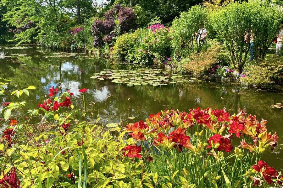 Giverny Versailles Trianon Small Group by Minivan from Paris - Who should book this, and who should reconsider
