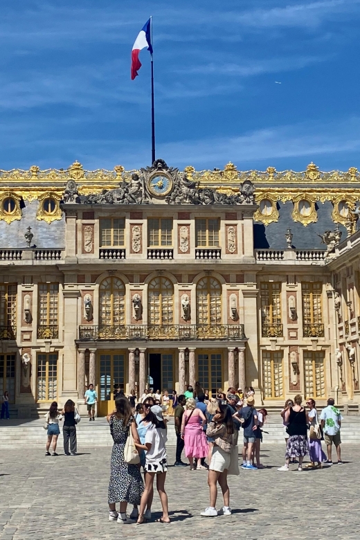 Giverny Versailles Trianon Small Group by Minivan from Paris - Giverny free time and lunch: how to use your hour well