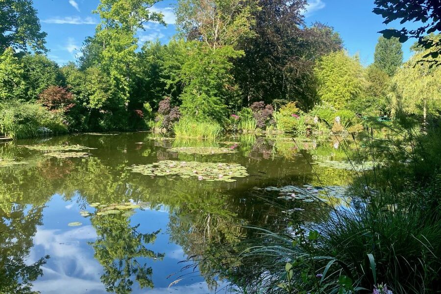 Giverny Versailles Trianon Small Group by Minivan from Paris - Gardens, Big and Small Trianon, and Hamlet de la Reine