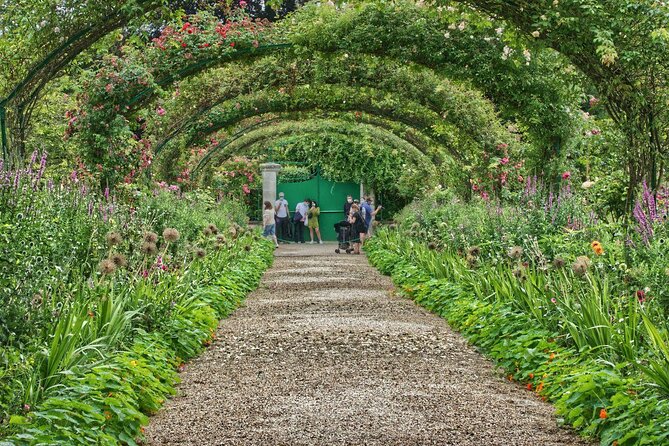 Giverny Versailles Trianon Small Group from Paris by Minivan - Key things to notice before you go
