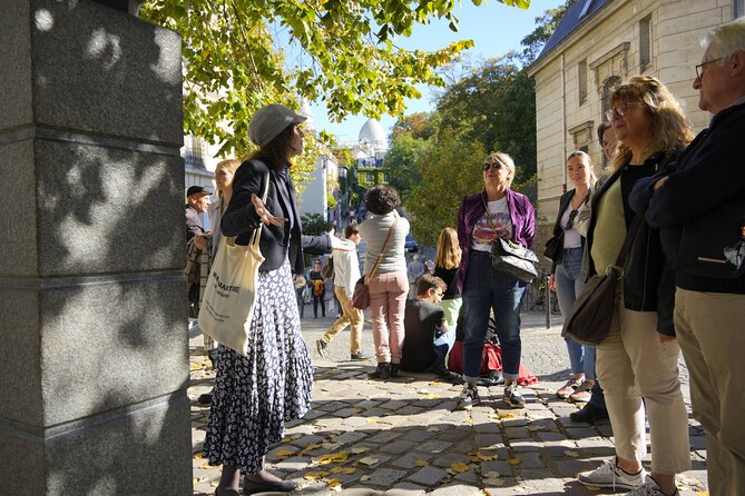 Guided tour of Montmartre in songs with a professional - Starting at Place des Abbesses, where the songs begin