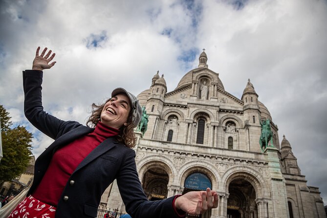 Guided tour of Montmartre in songs with a professional - Theatre Lepic and a film-scene link