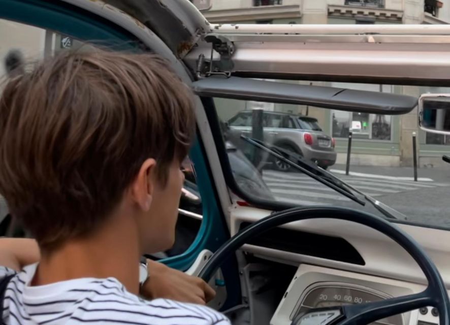 Guided Tour of Paris in Citroën 2CV - Music in the car: a small detail that makes the ride memorable