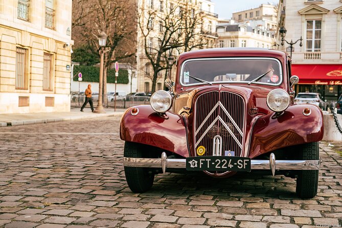 Guided tour of Paris in Citroën Traction Avant or DS 21 - A fast-hit route through Paris, from Place de la Concorde to Eiffel-area icons
