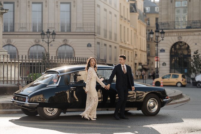 Guided tour of Paris in Citroën Traction Avant or DS 21 - Bridge, palace, and Opera stops: how the drive helps you see the city layout