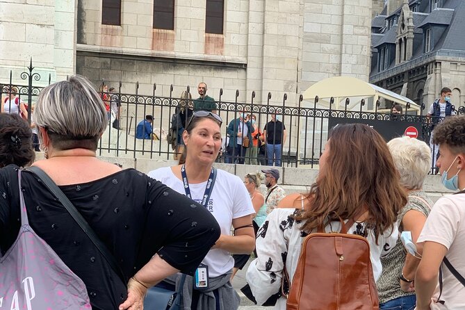 Guided Tour of Sacré-Coeur and Montmartre - Sacré-Cœur inside: Roman Byzantine details you’ll actually notice