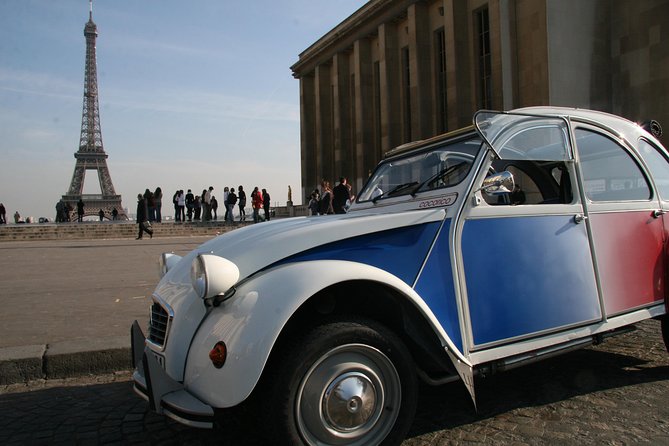 Half day trip in Paris in a vintage and convertible car with a Parisian - Neighborhood storytelling that turns driving into learning