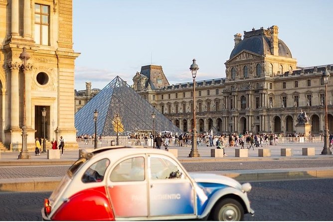 Half day trip in Paris in a vintage and convertible car with a Parisian - Convertible visibility and the “old car” reality check