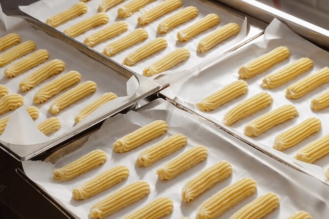Hands-on Eclair and Choux Making with a Pastry Chef - Baking at 200°C: When Golden Crunch Triggers the Next Step