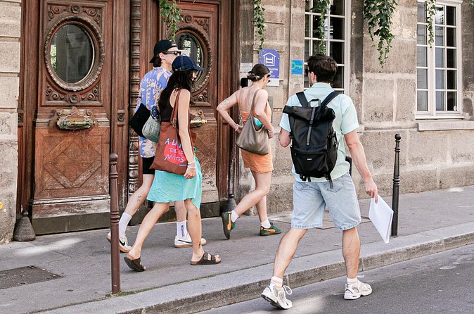 Hidden Paris and Wine Class : A Walking Tour - The Final Wine Bar: Two Reds, a Cheese Board, and Tasting Basics