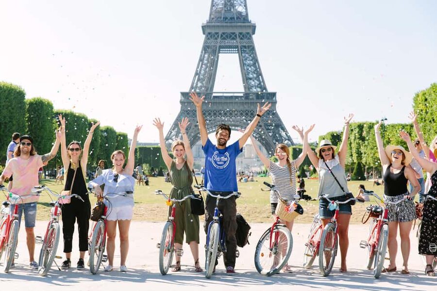 Highlights of Paris Bike Tour in English or Dutch - Bikes, helmet, and what to bring so the ride feels easy
