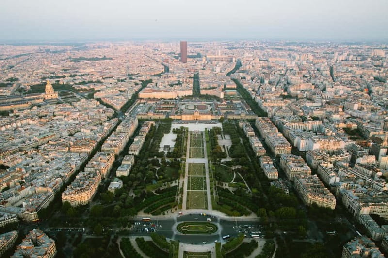 Highlights of Paris Bike Tour in English or Dutch - École Militaire to Napoléon’s Tomb: history hits the pedals fast